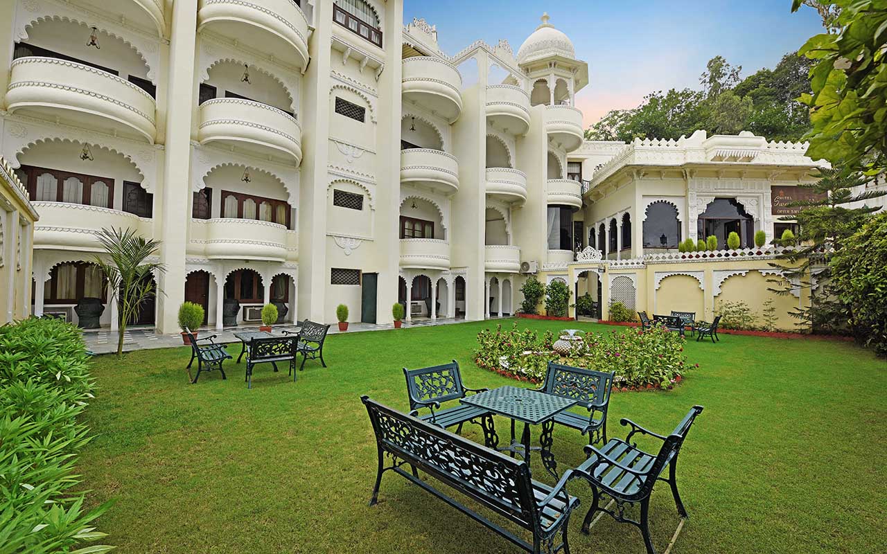 best lake view hotel udaipur